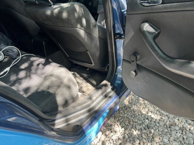 Синий БМВ 3 Серия, объемом двигателя 2 л и пробегом 359 тыс. км за 6700 $, фото 12 на Automoto.ua