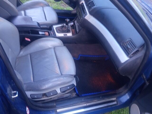 Синій БМВ 3 Серія, об'ємом двигуна 2 л та пробігом 250 тис. км за 2050 $, фото 11 на Automoto.ua