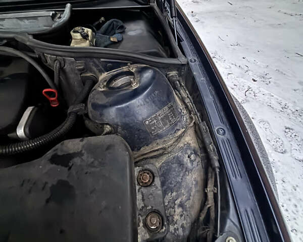 Синий БМВ 3 Серия, объемом двигателя 1.8 л и пробегом 330 тыс. км за 3500 $, фото 18 на Automoto.ua