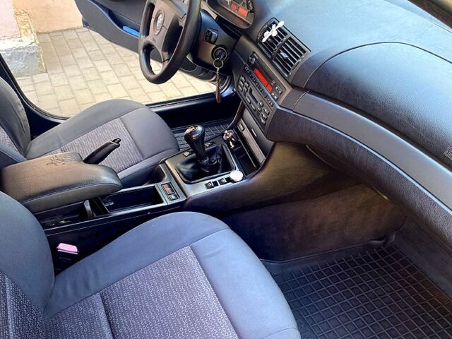 Синий БМВ 3 Серия, объемом двигателя 2 л и пробегом 266 тыс. км за 5000 $, фото 8 на Automoto.ua