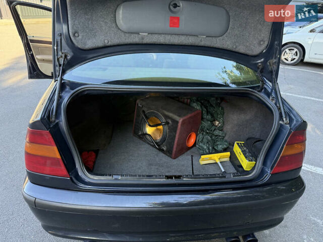 Синий БМВ 3 Серия, объемом двигателя 2 л и пробегом 385 тыс. км за 5650 $, фото 35 на Automoto.ua