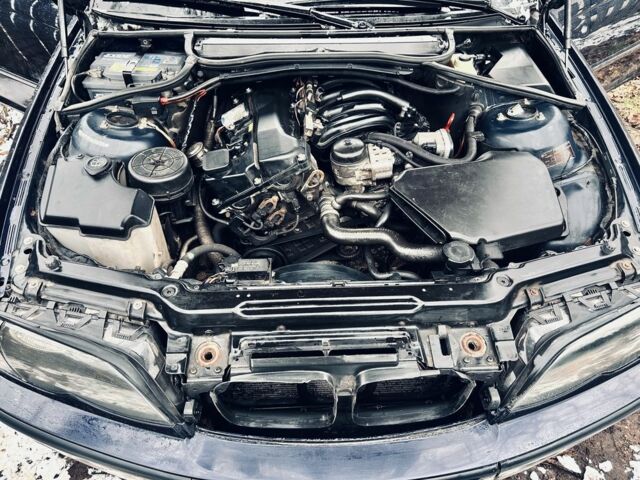 Синий БМВ 3 Серия, объемом двигателя 0 л и пробегом 300 тыс. км за 5878 $, фото 5 на Automoto.ua