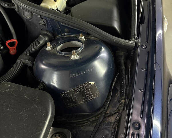 Синій БМВ 3 Серія, об'ємом двигуна 2 л та пробігом 300 тис. км за 6999 $, фото 19 на Automoto.ua