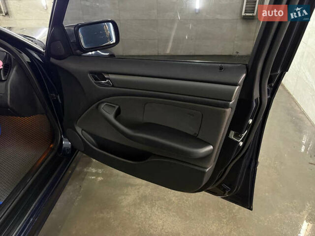 Синій БМВ 3 Серія, об'ємом двигуна 2 л та пробігом 300 тис. км за 6999 $, фото 30 на Automoto.ua