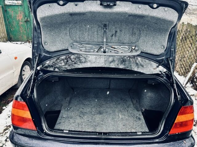 Синий БМВ 3 Серия, объемом двигателя 0 л и пробегом 300 тыс. км за 5878 $, фото 11 на Automoto.ua