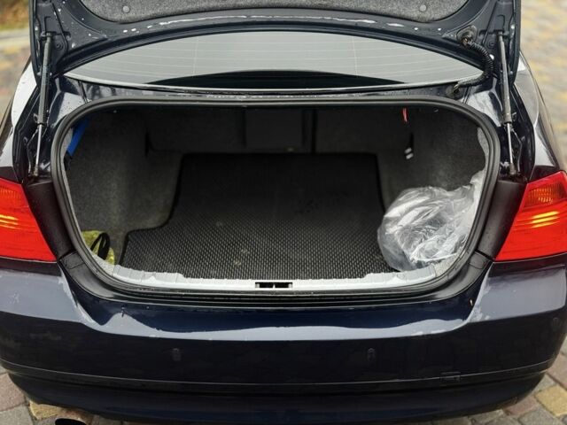 Синий БМВ 3 Серия, объемом двигателя 2 л и пробегом 253 тыс. км за 5800 $, фото 4 на Automoto.ua