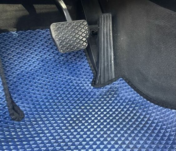 Синий БМВ 3 Серия, объемом двигателя 3 л и пробегом 304 тыс. км за 12500 $, фото 18 на Automoto.ua