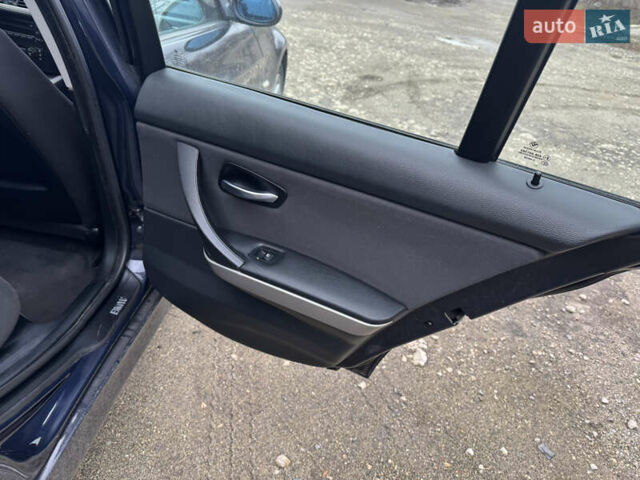 Синій БМВ 3 Серія, об'ємом двигуна 2 л та пробігом 240 тис. км за 6999 $, фото 23 на Automoto.ua