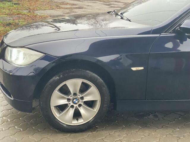 Синий БМВ 3 Серия, объемом двигателя 2 л и пробегом 196 тыс. км за 6300 $, фото 2 на Automoto.ua