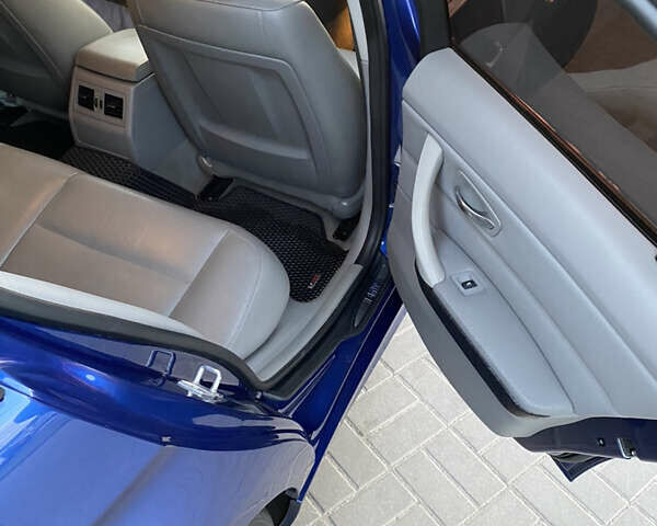 Синий БМВ 3 Серия, объемом двигателя 3 л и пробегом 161 тыс. км за 10800 $, фото 9 на Automoto.ua