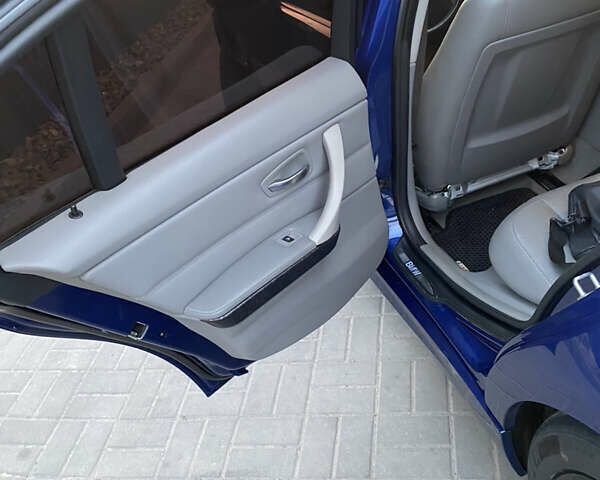 Синий БМВ 3 Серия, объемом двигателя 3 л и пробегом 161 тыс. км за 10800 $, фото 8 на Automoto.ua