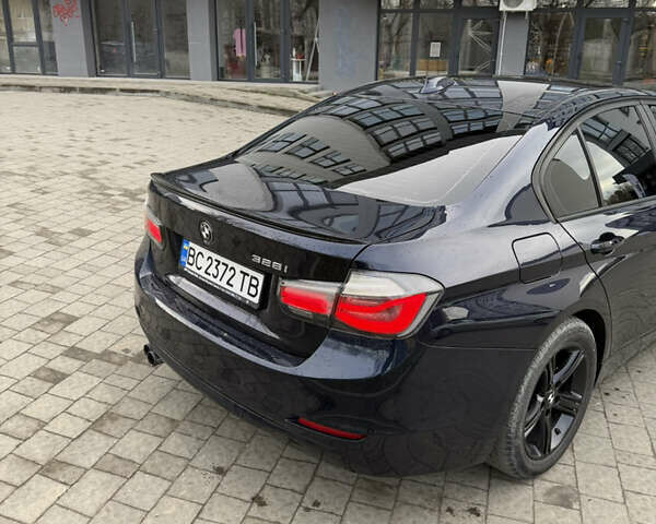 Синий БМВ 3 Серия, объемом двигателя 2 л и пробегом 205 тыс. км за 13000 $, фото 4 на Automoto.ua