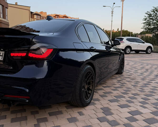 Синий БМВ 3 Серия, объемом двигателя 3 л и пробегом 140 тыс. км за 31000 $, фото 5 на Automoto.ua