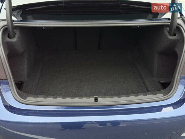 Синий БМВ 3 Серия, объемом двигателя 2 л и пробегом 32 тыс. км за 32000 $, фото 16 на Automoto.ua