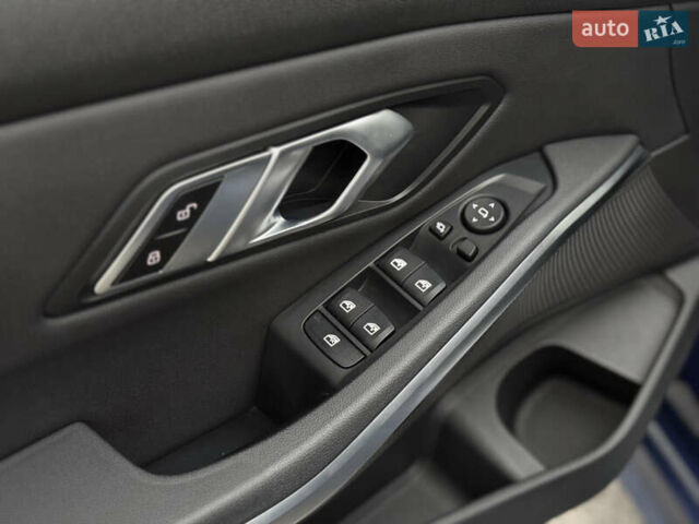 Синий БМВ 3 Серия, объемом двигателя 2 л и пробегом 32 тыс. км за 32000 $, фото 18 на Automoto.ua