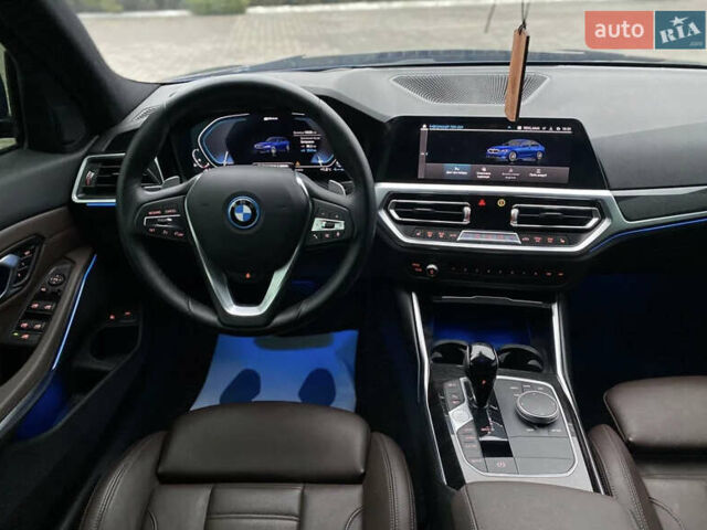 Синий БМВ 3 Серия, объемом двигателя 2 л и пробегом 27 тыс. км за 37400 $, фото 7 на Automoto.ua