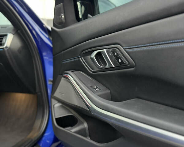 Синій БМВ 3 Серія, об'ємом двигуна 3 л та пробігом 32 тис. км за 61500 $, фото 29 на Automoto.ua