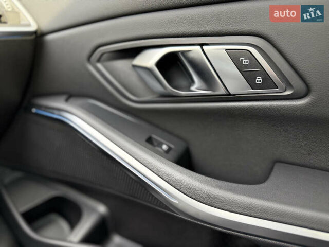 Синій БМВ 3 Серія, об'ємом двигуна 3 л та пробігом 22 тис. км за 49000 $, фото 21 на Automoto.ua