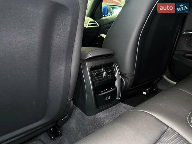 Синій БМВ 3 Серія, об'ємом двигуна 2 л та пробігом 8 тис. км за 49000 $, фото 34 на Automoto.ua