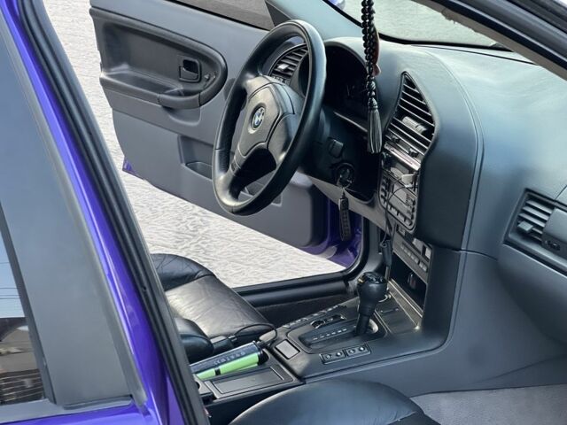 Синий БМВ 3 Серия, объемом двигателя 2 л и пробегом 300 тыс. км за 4600 $, фото 23 на Automoto.ua