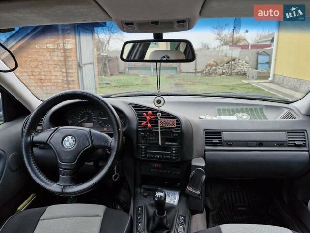 Синий БМВ 3 Серия, объемом двигателя 1.7 л и пробегом 377 тыс. км за 4000 $, фото 7 на Automoto.ua