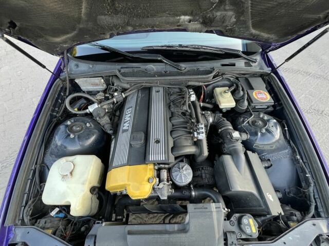 Синий БМВ 3 Серия, объемом двигателя 2 л и пробегом 300 тыс. км за 4600 $, фото 15 на Automoto.ua