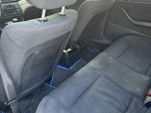 Синий БМВ 3 Серия, объемом двигателя 2 л и пробегом 400 тыс. км за 3000 $, фото 5 на Automoto.ua