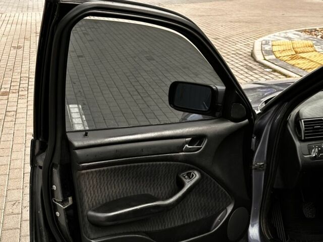 Синій БМВ 3 Серія, об'ємом двигуна 2 л та пробігом 320 тис. км за 3350 $, фото 13 на Automoto.ua