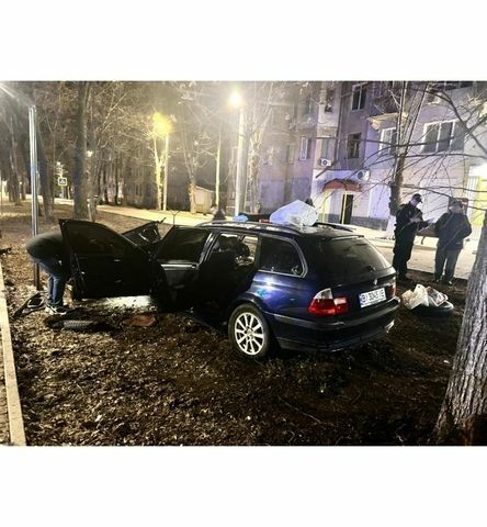 Синий БМВ 3 Серия, объемом двигателя 2 л и пробегом 320 тыс. км за 895 $, фото 1 на Automoto.ua
