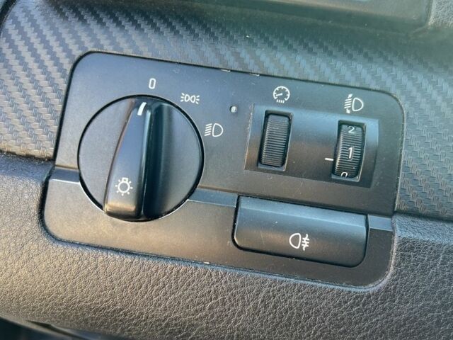 Синий БМВ 3 Серия, объемом двигателя 2 л и пробегом 382 тыс. км за 5000 $, фото 5 на Automoto.ua