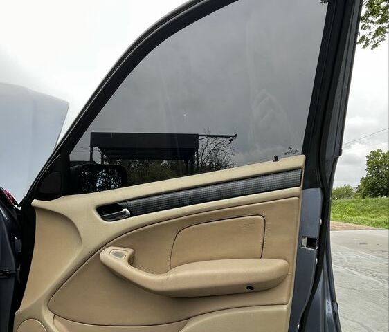 Синий БМВ 3 Серия, объемом двигателя 2 л и пробегом 233 тыс. км за 4500 $, фото 10 на Automoto.ua