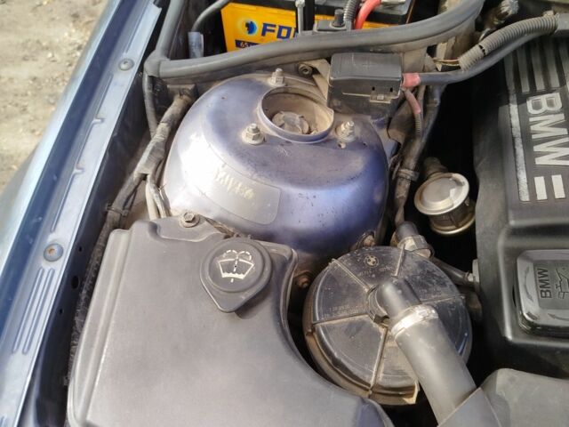 Синий БМВ 3 Серия, объемом двигателя 2 л и пробегом 236 тыс. км за 4200 $, фото 7 на Automoto.ua