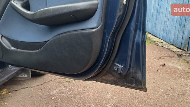 Синій БМВ 3 Серія, об'ємом двигуна 2 л та пробігом 410 тис. км за 3200 $, фото 18 на Automoto.ua