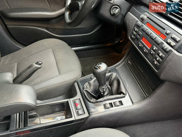 Синий БМВ 3 Серия, объемом двигателя 1.6 л и пробегом 199 тыс. км за 3850 $, фото 7 на Automoto.ua