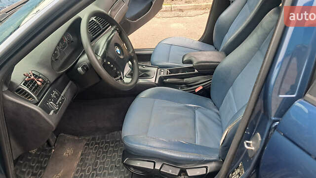 Синій БМВ 3 Серія, об'ємом двигуна 2 л та пробігом 410 тис. км за 3200 $, фото 26 на Automoto.ua