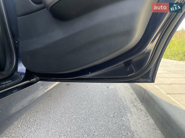 Синий БМВ 3 Серия, объемом двигателя 3 л и пробегом 340 тыс. км за 9200 $, фото 13 на Automoto.ua