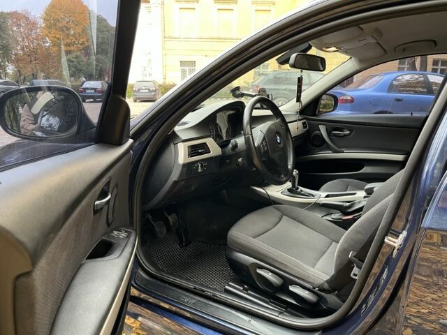 БМВ 3 Серия 2011 в Староконстантинов на Automoto.ua Синий БМВ 3 Серия, объемом двигателя 2 л и пробегом 390 тыс. км за 7200 $, фото 7 на Automoto.ua