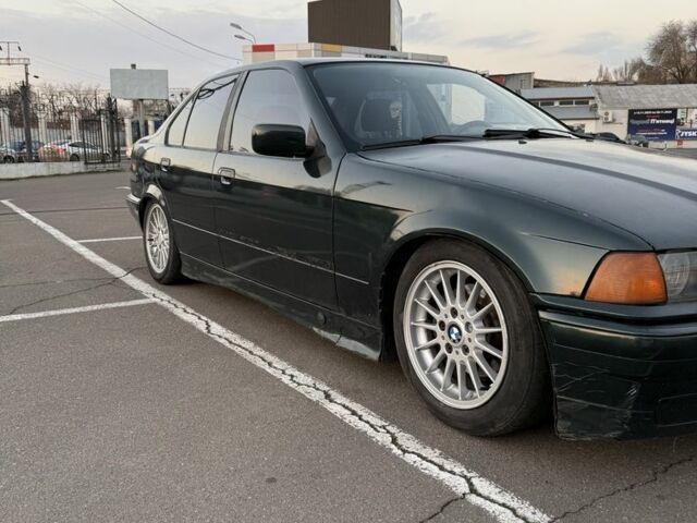 Зеленый БМВ 3 Серия, объемом двигателя 1.8 л и пробегом 111 тыс. км за 2100 $, фото 3 на Automoto.ua