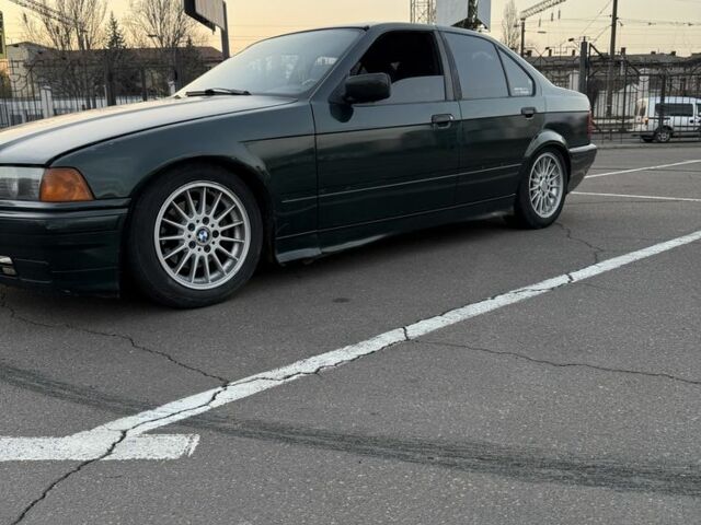 Зеленый БМВ 3 Серия, объемом двигателя 1.8 л и пробегом 111 тыс. км за 2100 $, фото 2 на Automoto.ua