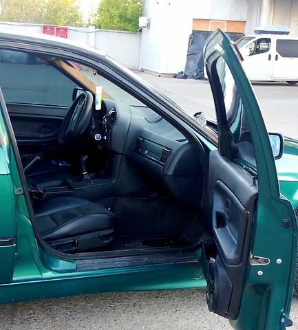 Зеленый БМВ 3 Серия, объемом двигателя 1.8 л и пробегом 243 тыс. км за 2900 $, фото 2 на Automoto.ua