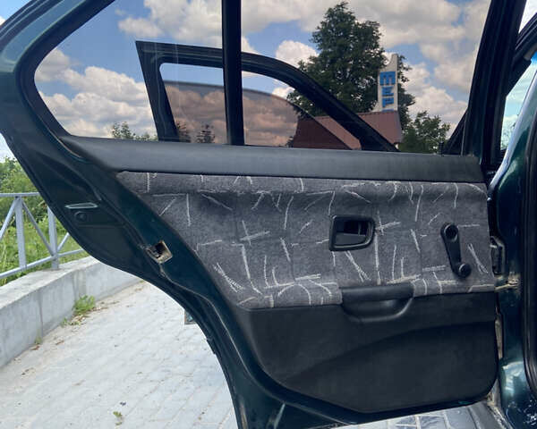 Зеленый БМВ 3 Серия, объемом двигателя 1.8 л и пробегом 353 тыс. км за 2500 $, фото 5 на Automoto.ua
