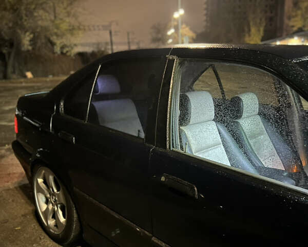 Зеленый БМВ 3 Серия, объемом двигателя 2 л и пробегом 200 тыс. км за 2400 $, фото 12 на Automoto.ua