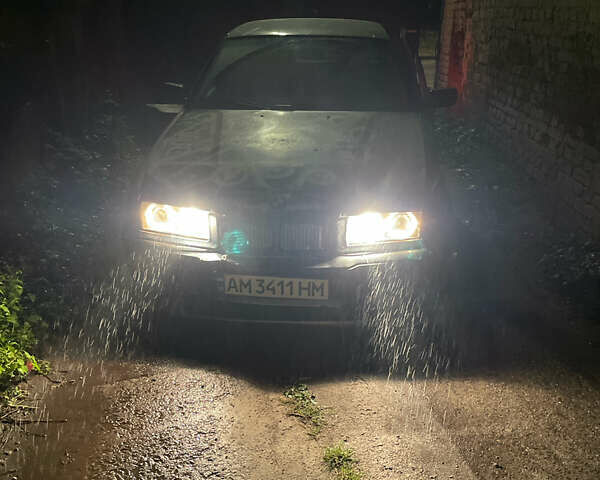 Зеленый БМВ 3 Серия, объемом двигателя 2 л и пробегом 200 тыс. км за 2400 $, фото 13 на Automoto.ua