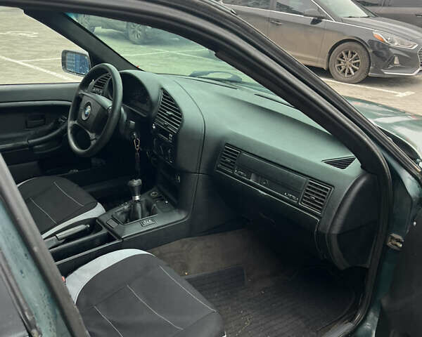 Зеленый БМВ 3 Серия, объемом двигателя 1.6 л и пробегом 306 тыс. км за 2400 $, фото 4 на Automoto.ua