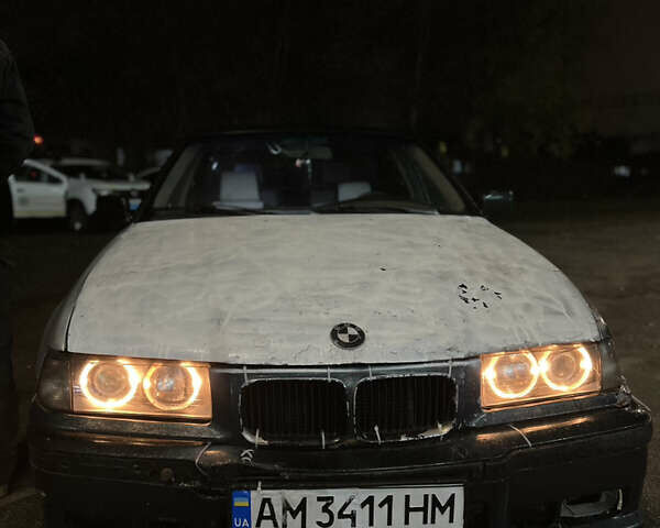 Зеленый БМВ 3 Серия, объемом двигателя 2 л и пробегом 200 тыс. км за 2400 $, фото 1 на Automoto.ua