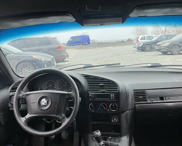 Зеленый БМВ 3 Серия, объемом двигателя 1.6 л и пробегом 306 тыс. км за 2400 $, фото 7 на Automoto.ua