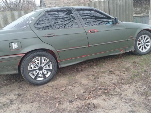 Зеленый БМВ 3 Серия, объемом двигателя 1.8 л и пробегом 150 тыс. км за 800 $, фото 1 на Automoto.ua