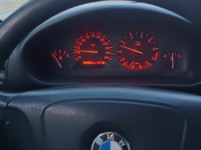 Зелений БМВ 3 Серія, об'ємом двигуна 2 л та пробігом 387 тис. км за 3700 $, фото 7 на Automoto.ua