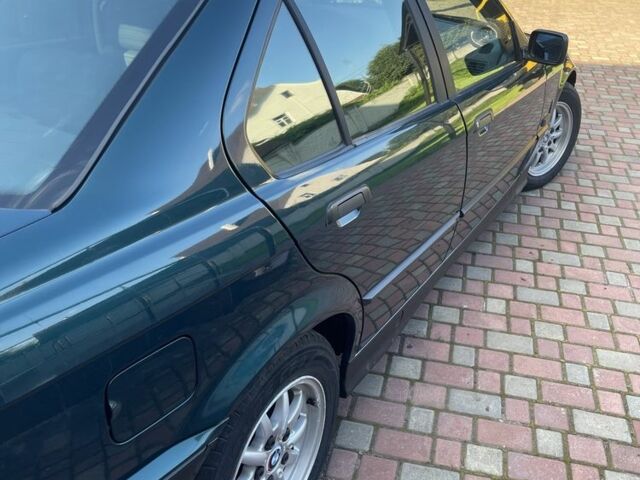 Зеленый БМВ 3 Серия, объемом двигателя 2 л и пробегом 250 тыс. км за 5600 $, фото 1 на Automoto.ua