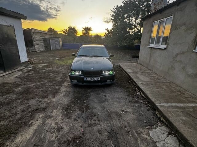 Зеленый БМВ 3 Серия, объемом двигателя 1.6 л и пробегом 400 тыс. км за 3200 $, фото 1 на Automoto.ua